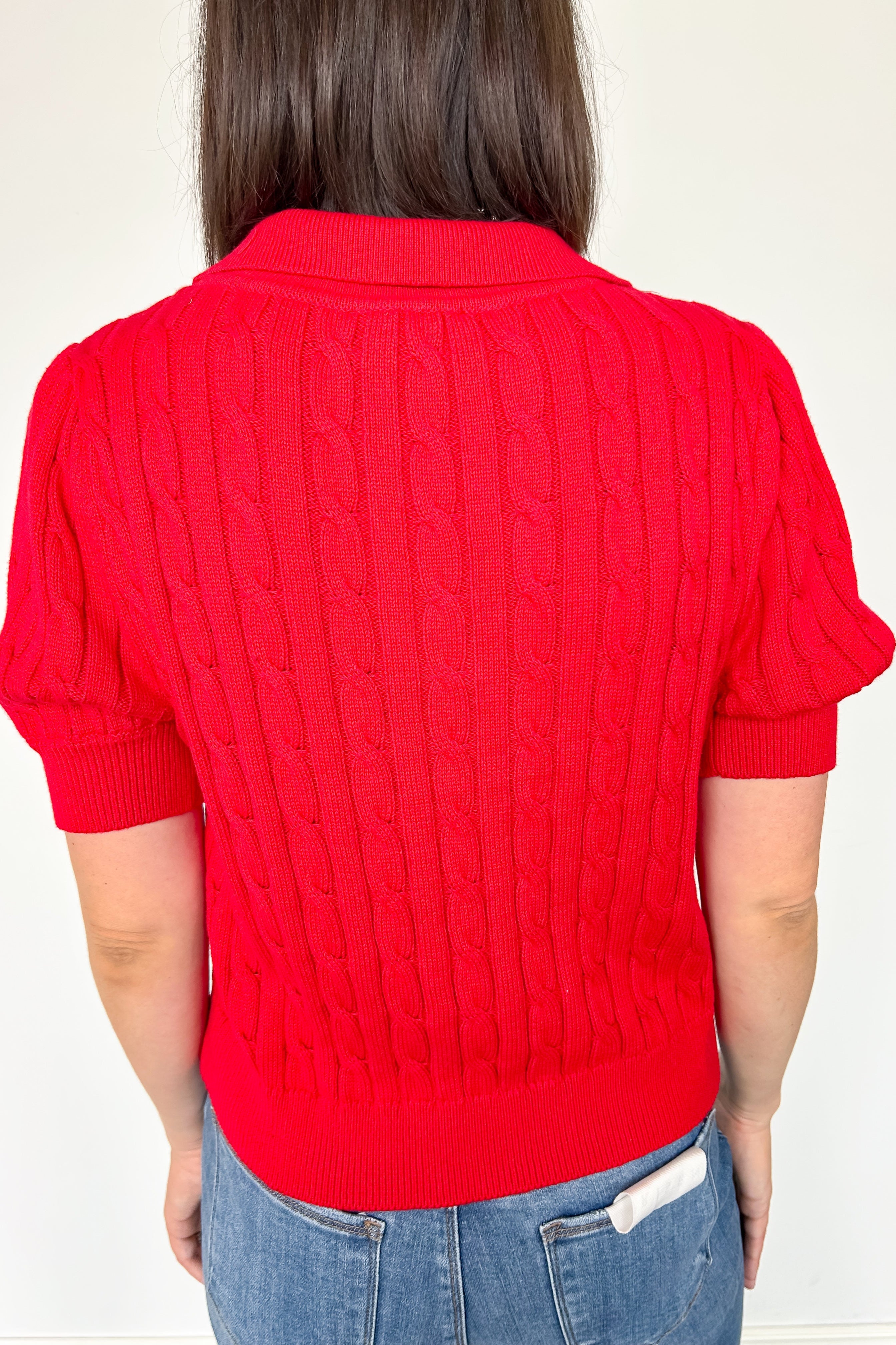 Collared red v neck short sleeve sweater. Knitted look. Regular fit.