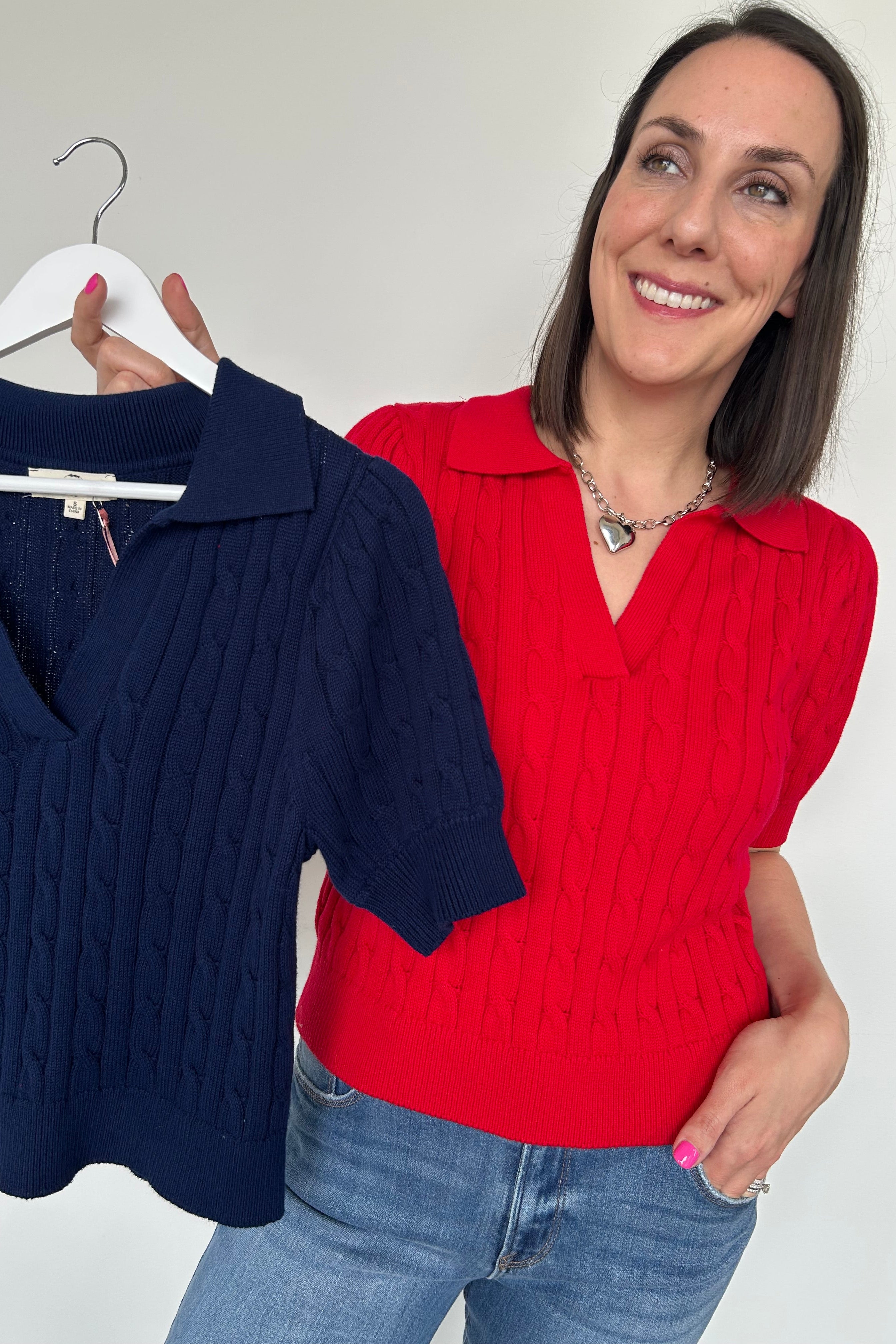 Collared red v neck short sleeve sweater. Knitted look. Regular fit.